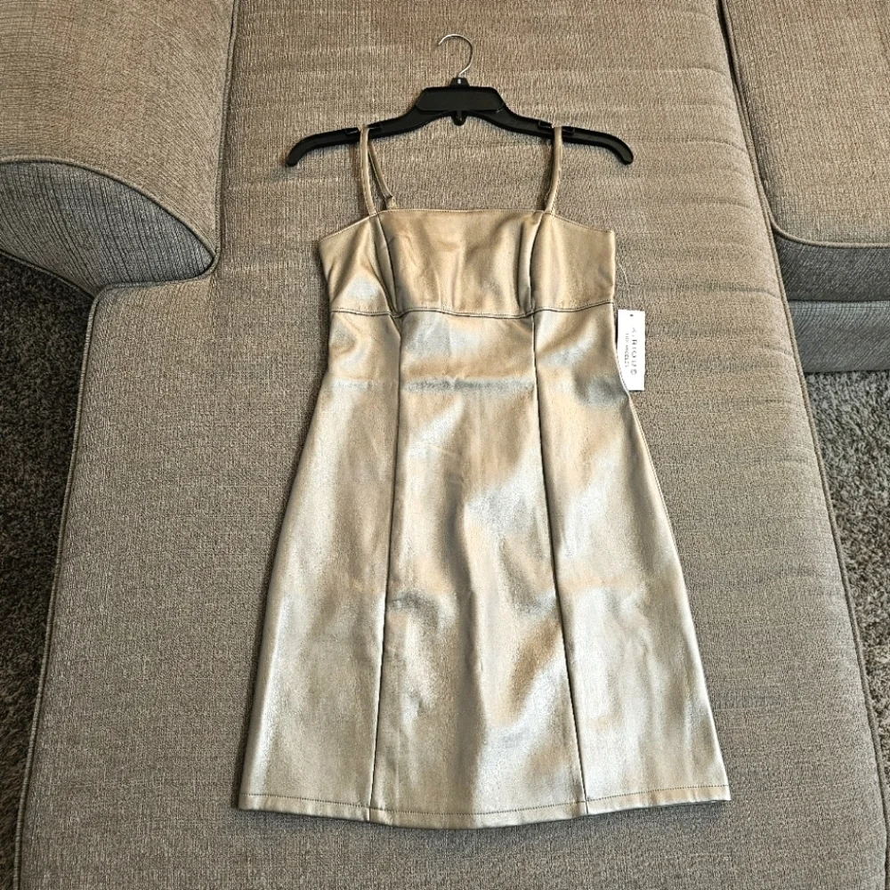 Kirious Los Angeles Silver Gray Metallic Casual Basic Mini Dress Size Small - Picture 1 of 5